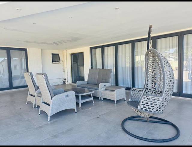 5 BEDROOM HOUSE FOR SALE IN LA LUCIA